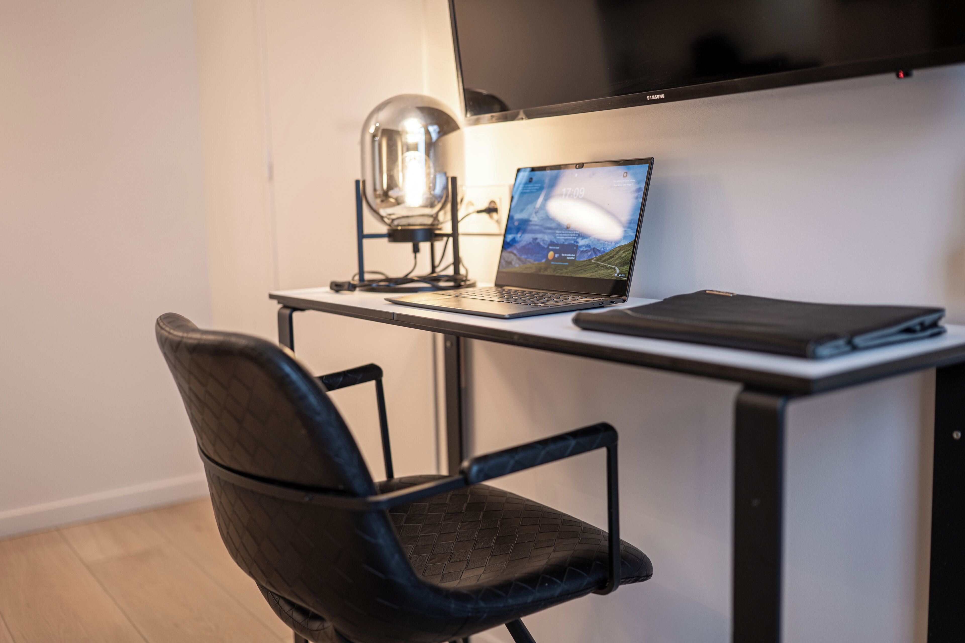 Televisión de pantalla plana de 40 pulgadas con canales digitales 