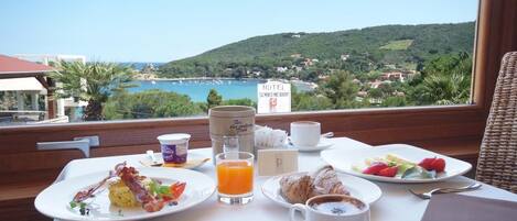 تناول الطعام