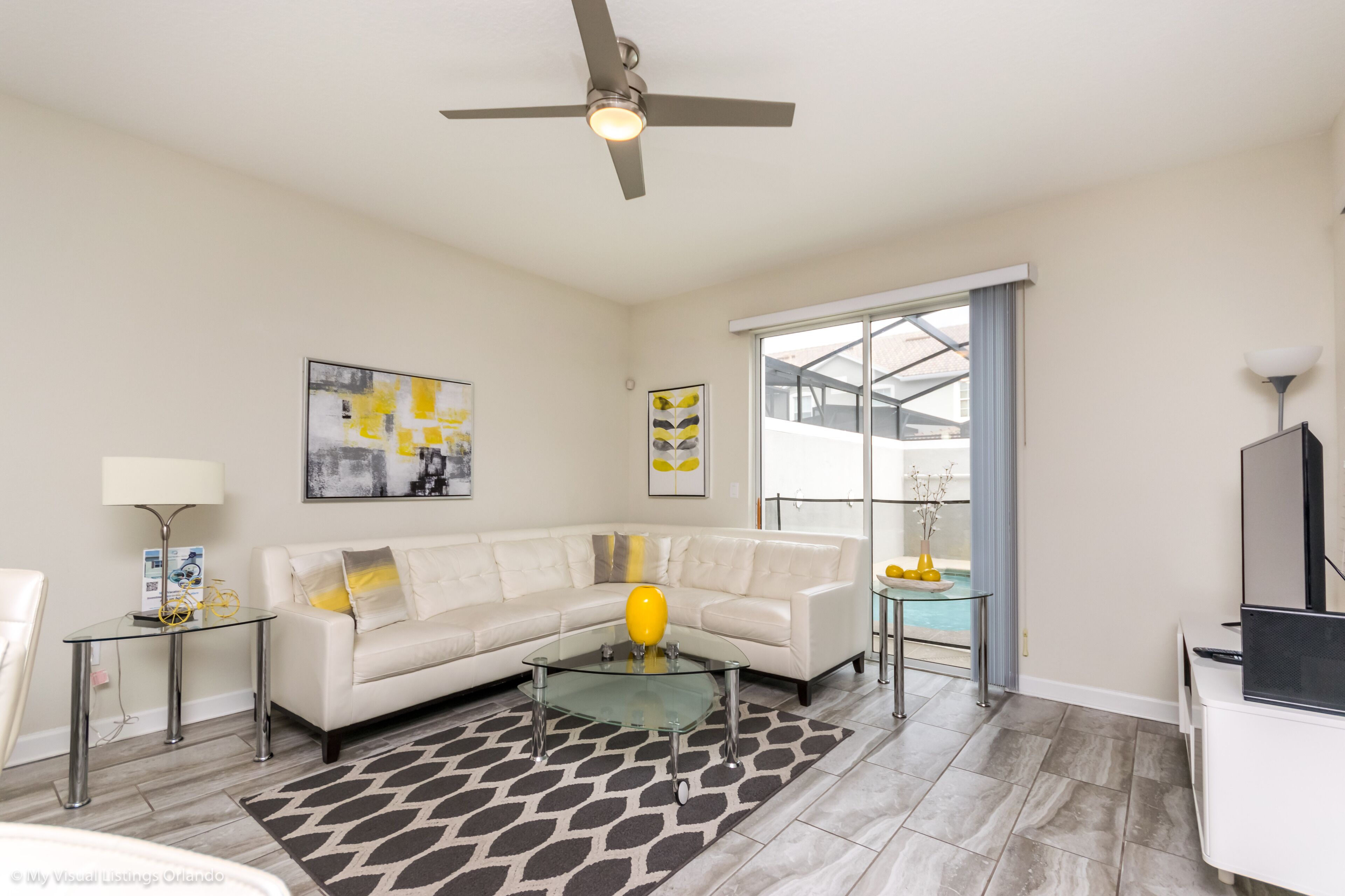 Cute 4 Bed Splash Pool Townhome in Storey Lake