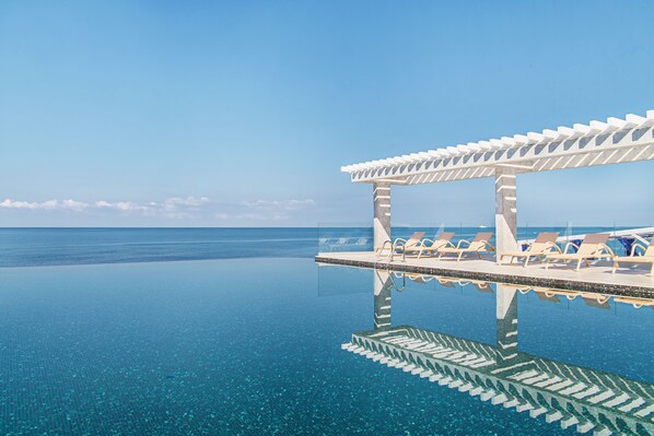 Outdoor pool, open 8:00 AM to 8:00 PM, free pool cabanas, pool umbrellas