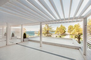 Deluxe Apartment, Sea View | 1 bedroom, in-room safe, blackout curtains, iron/ironing board