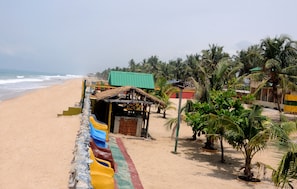 Beach nearby, white sand, 2 beach bars