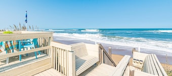 K0022 Gypsea Rose. Private & Comfortable Oceanfront Cottage with Hot Tub!