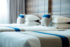 Hochwertige Bettwaren, Minibar, Zimmersafe, Schreibtisch