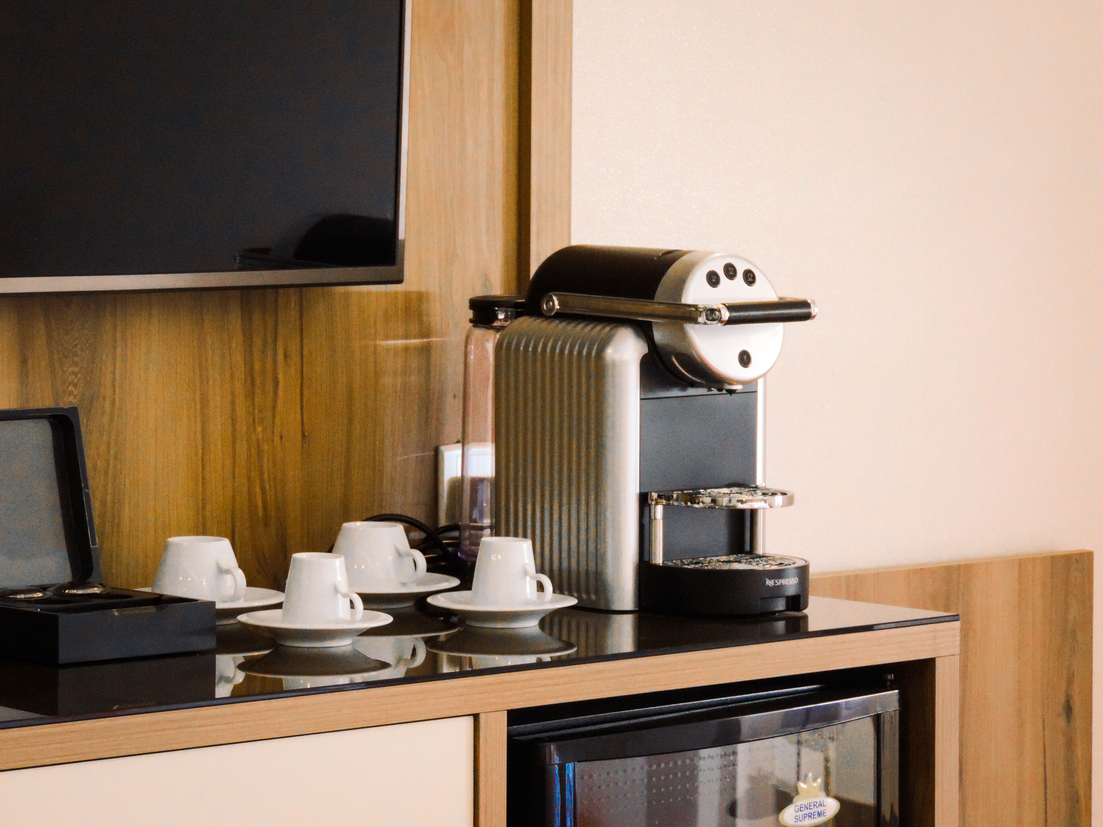 business studio, 1 king bed, mountain view | 1 bedroom, premium bedding, minibar, in-room safe