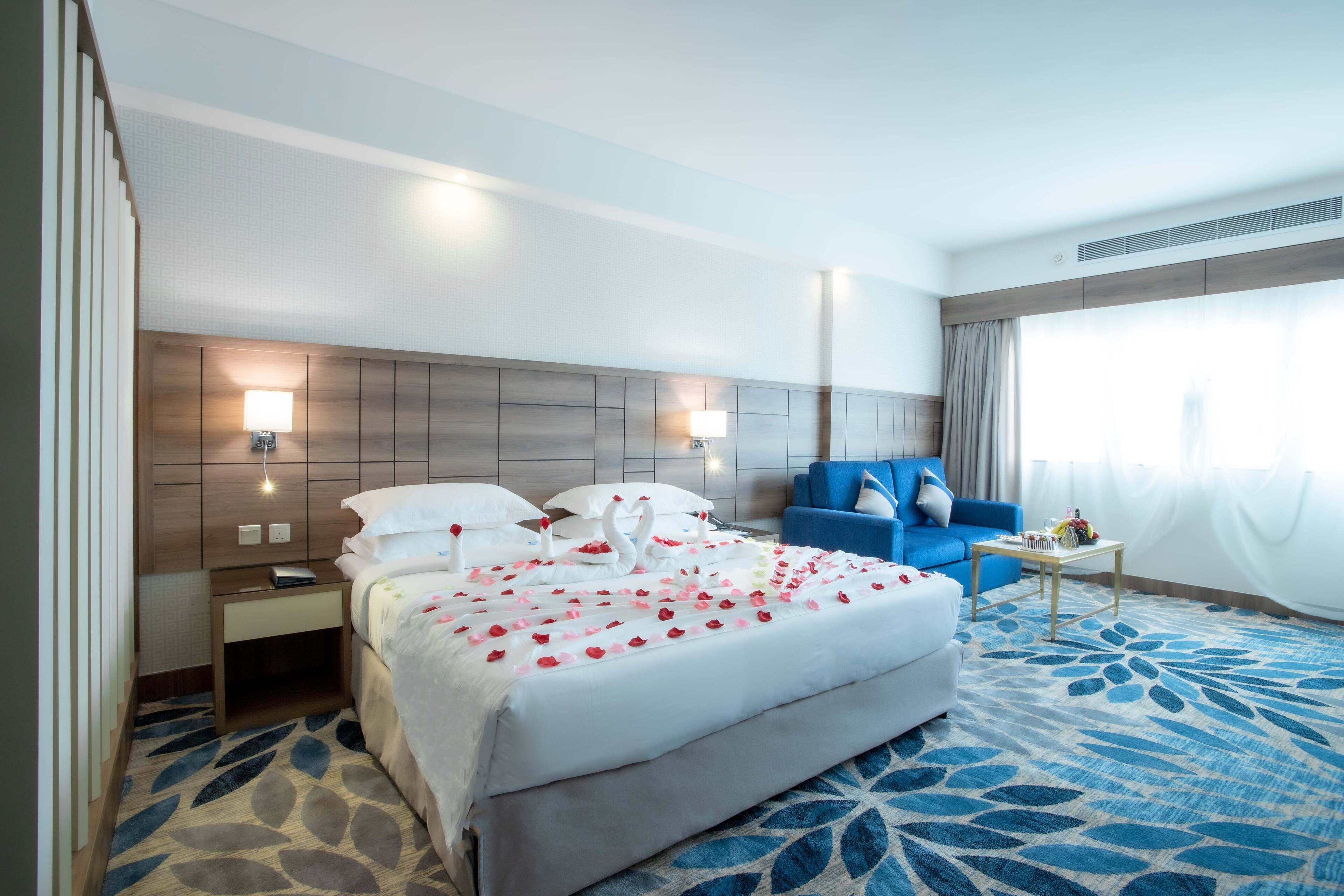 华丽双人房（单人入住） | 高档床上用品、迷你吧、客房内保险箱、办公桌