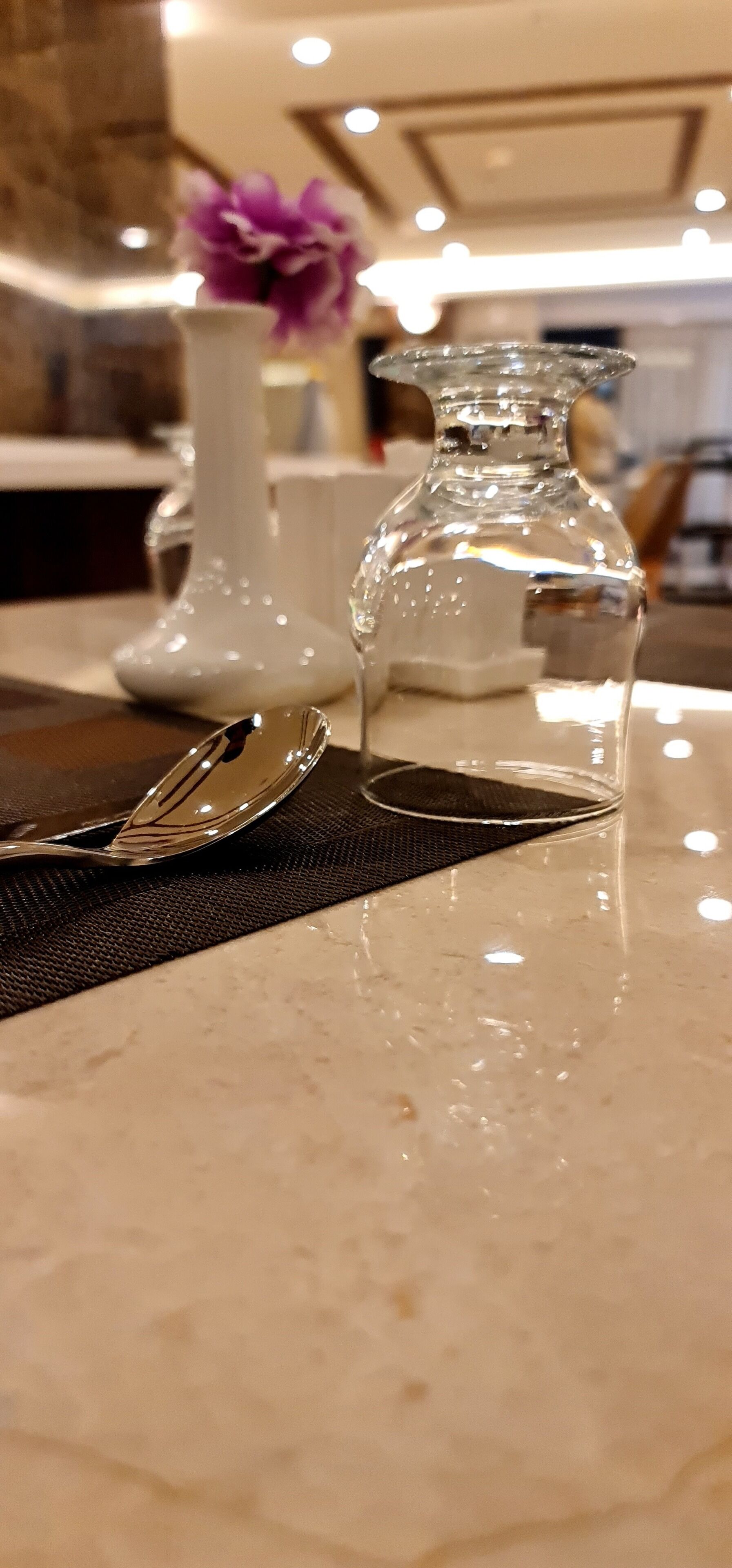 朝食 (コンチネンタル ブレックファスト)、毎日提供 (1 名様 50 SAR)