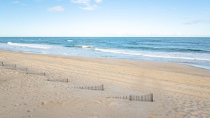 På stranden
