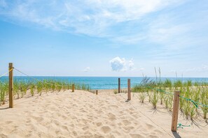 Beach nearby - K0018 Sea Sun Greetings. Ocean Views, Direct Beach Access, Pool, Hot Tub! (Kitty Hawk)