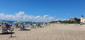 Una spiaggia nelle vicinanze