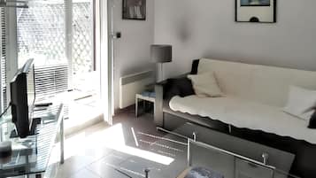 Flatscreentelevisie en een dvd-speler