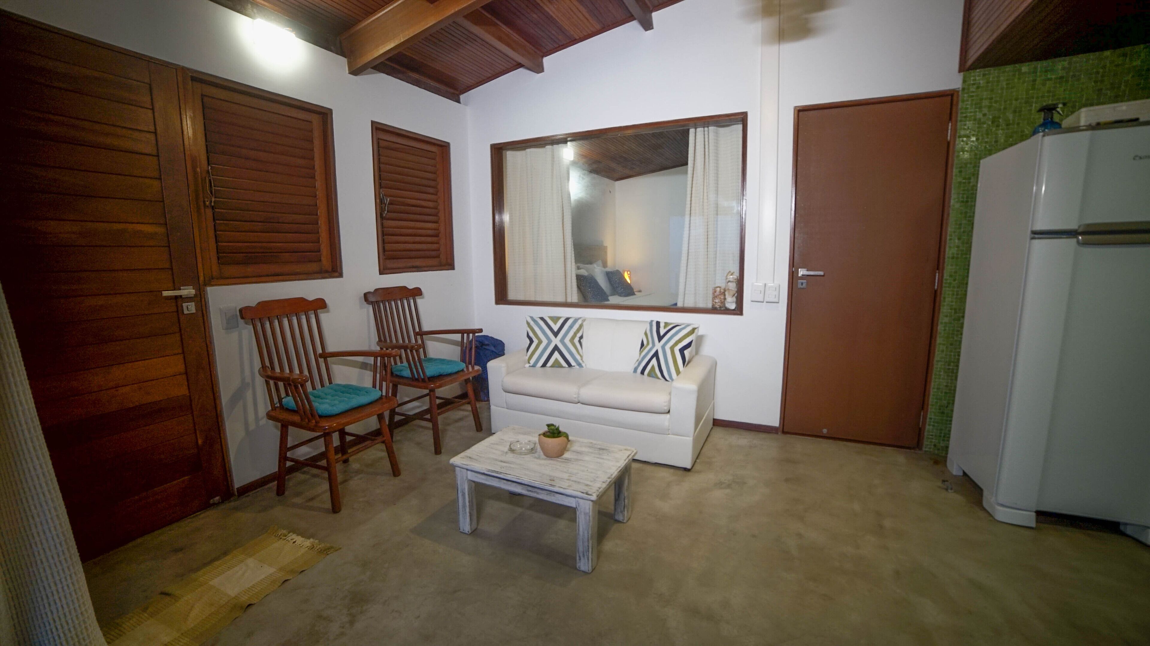 master luxo praia | living area | 55-inch smart tv with digital channels, tv, netflix