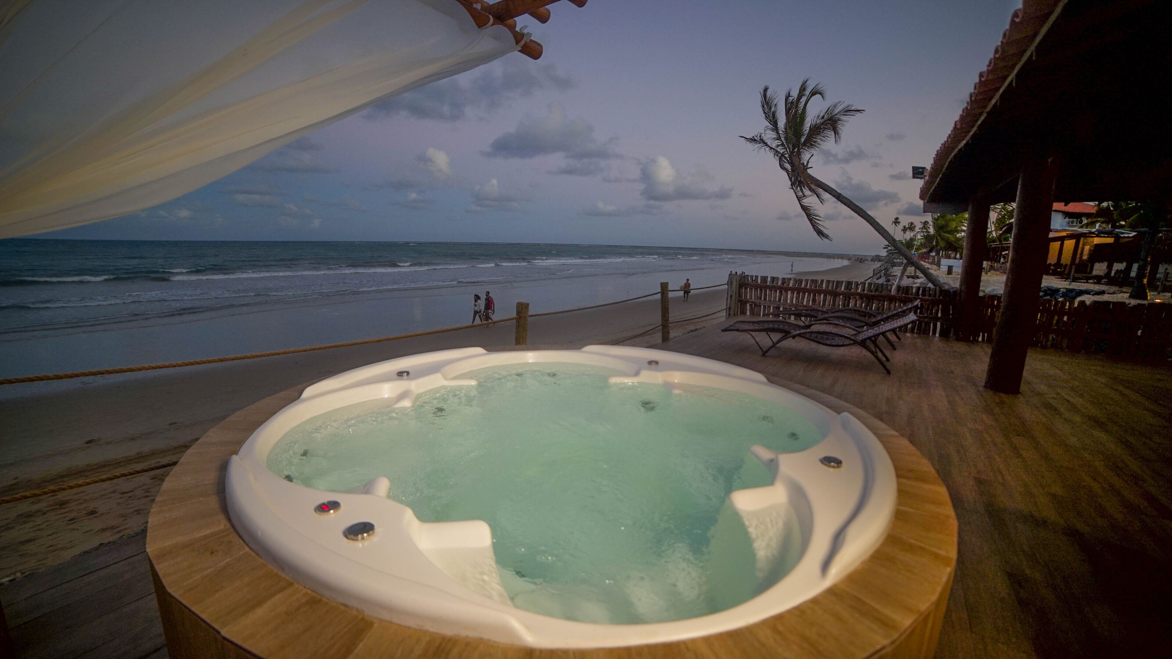 master luxo praia | private spa tub