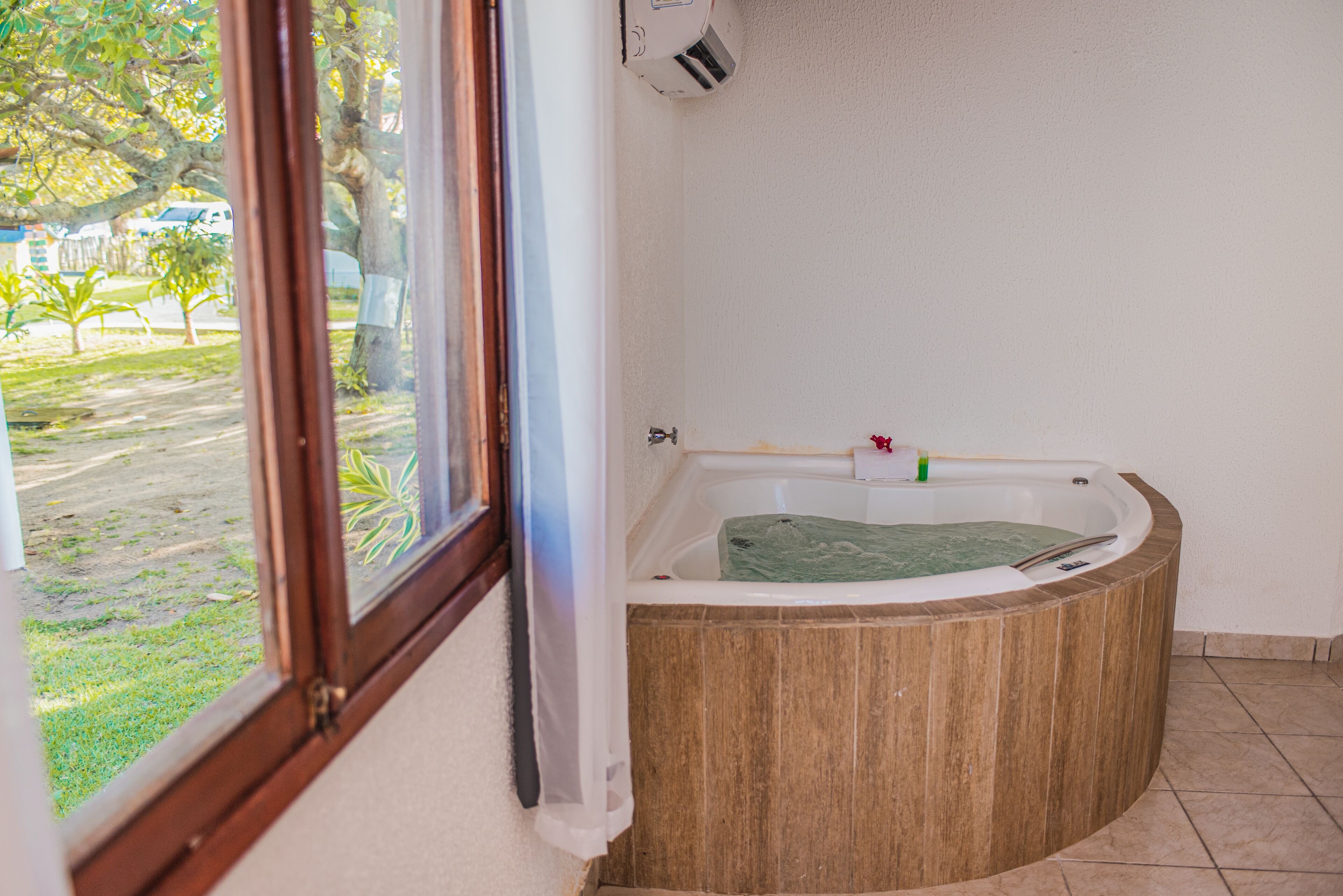 super luxo jardim | jetted bathtub
