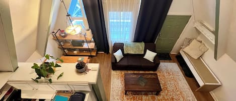 TV, DVD player, books, offices