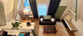 Close to Nature, Beaches, Hiking, Golf, Ski & Downtown