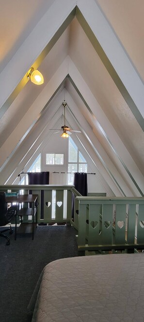 2 bedrooms, free WiFi, bed sheets - Close to Nature, Beaches, Hiking, Golf, Ski & Downtown (Gaylord)