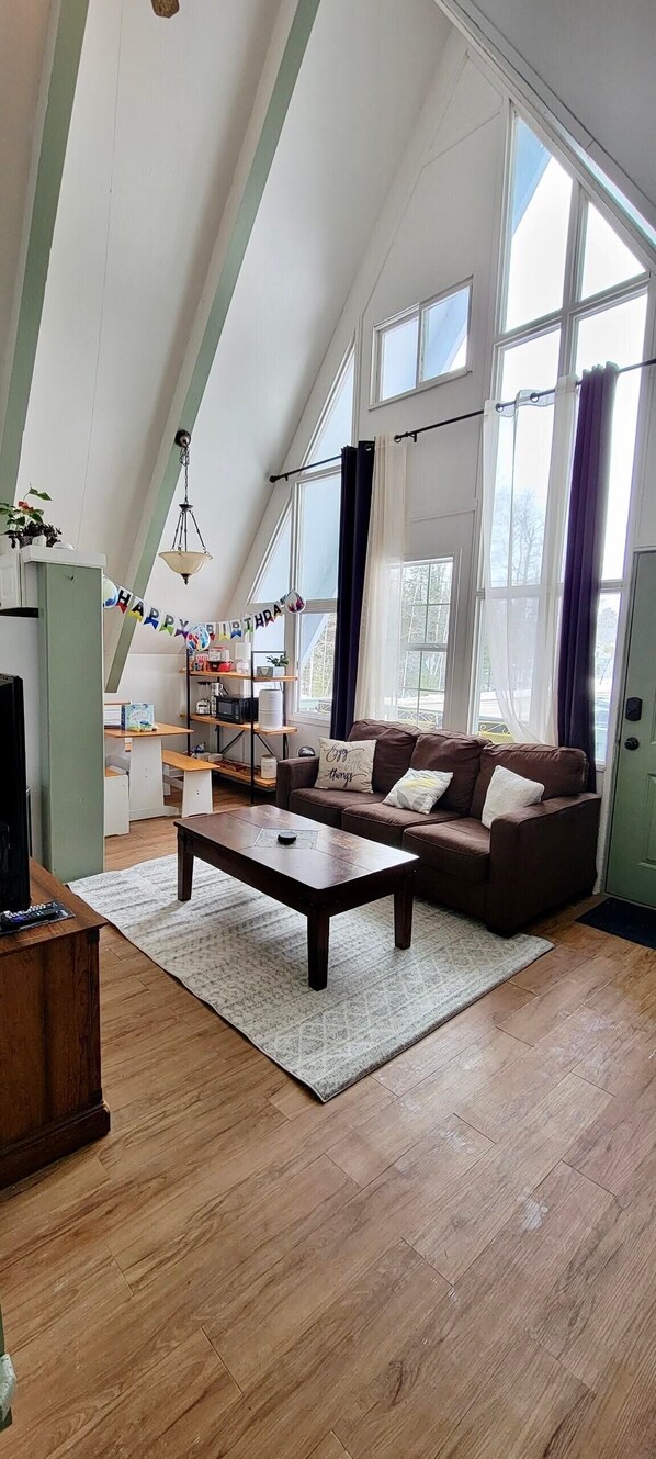 TV, DVD player, books, offices