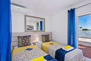 4 bedrooms, iron/ironing board, WiFi, bed sheets