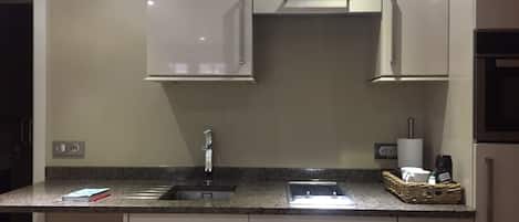Fridge, microwave, dishwasher, cookware/dishes/utensils