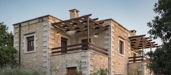 Koules Estate-Anemone, with Pool & BBQ, an Agricultural barn for Nature lovers
