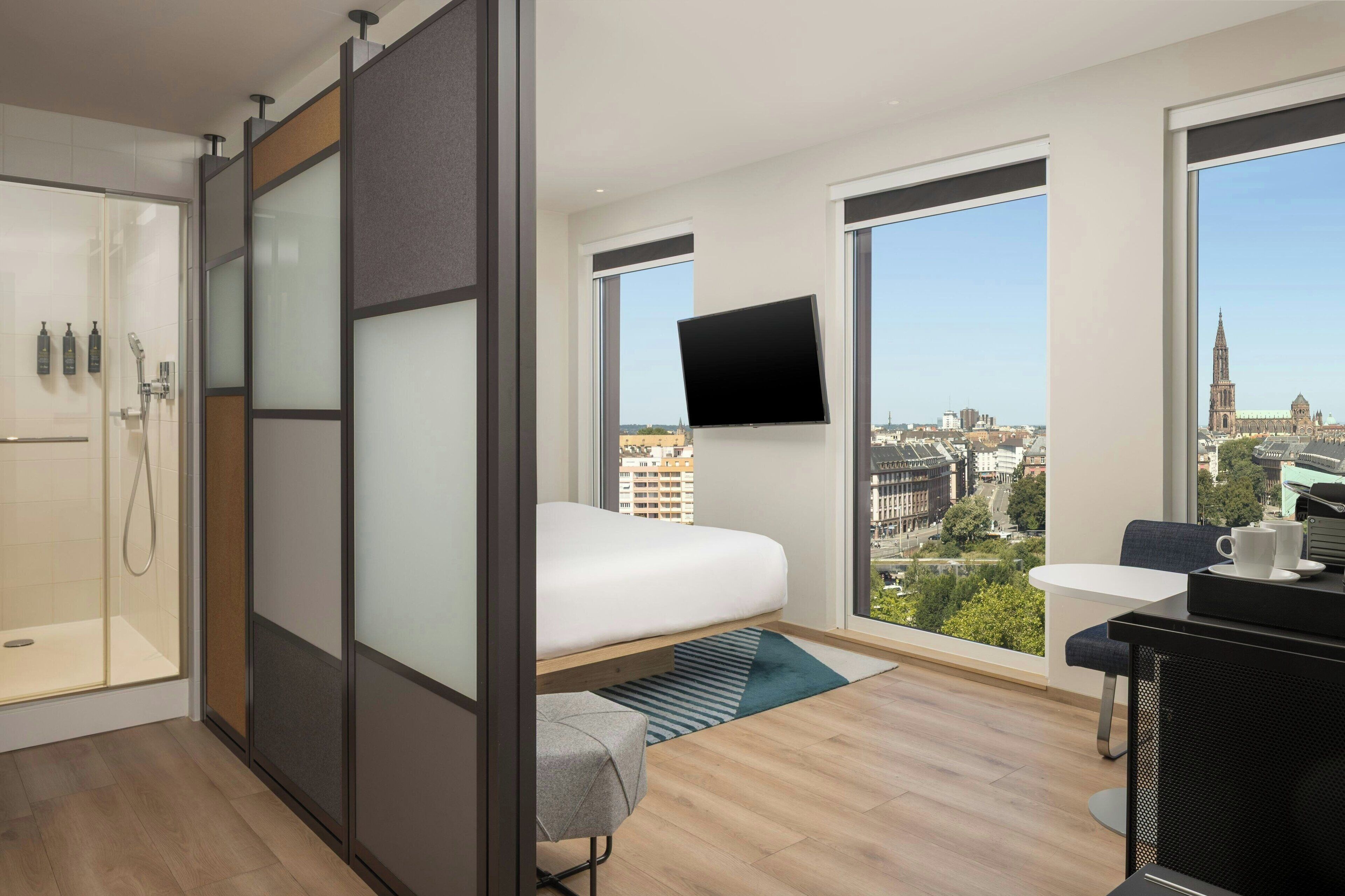 aloft, Room, 1 King Bed | Premium bedding, in-room safe, individually decorated