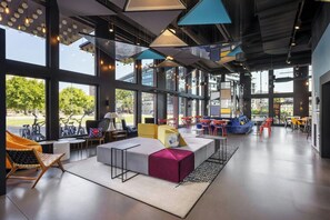 Lobby-Lounge