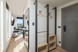 Familienzimmer, 2 Doppelbetten | Hochwertige Bettwaren, Zimmersafe, individuell dekoriert