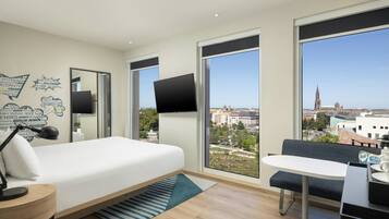 Premium bedding, in-room safe, individually decorated