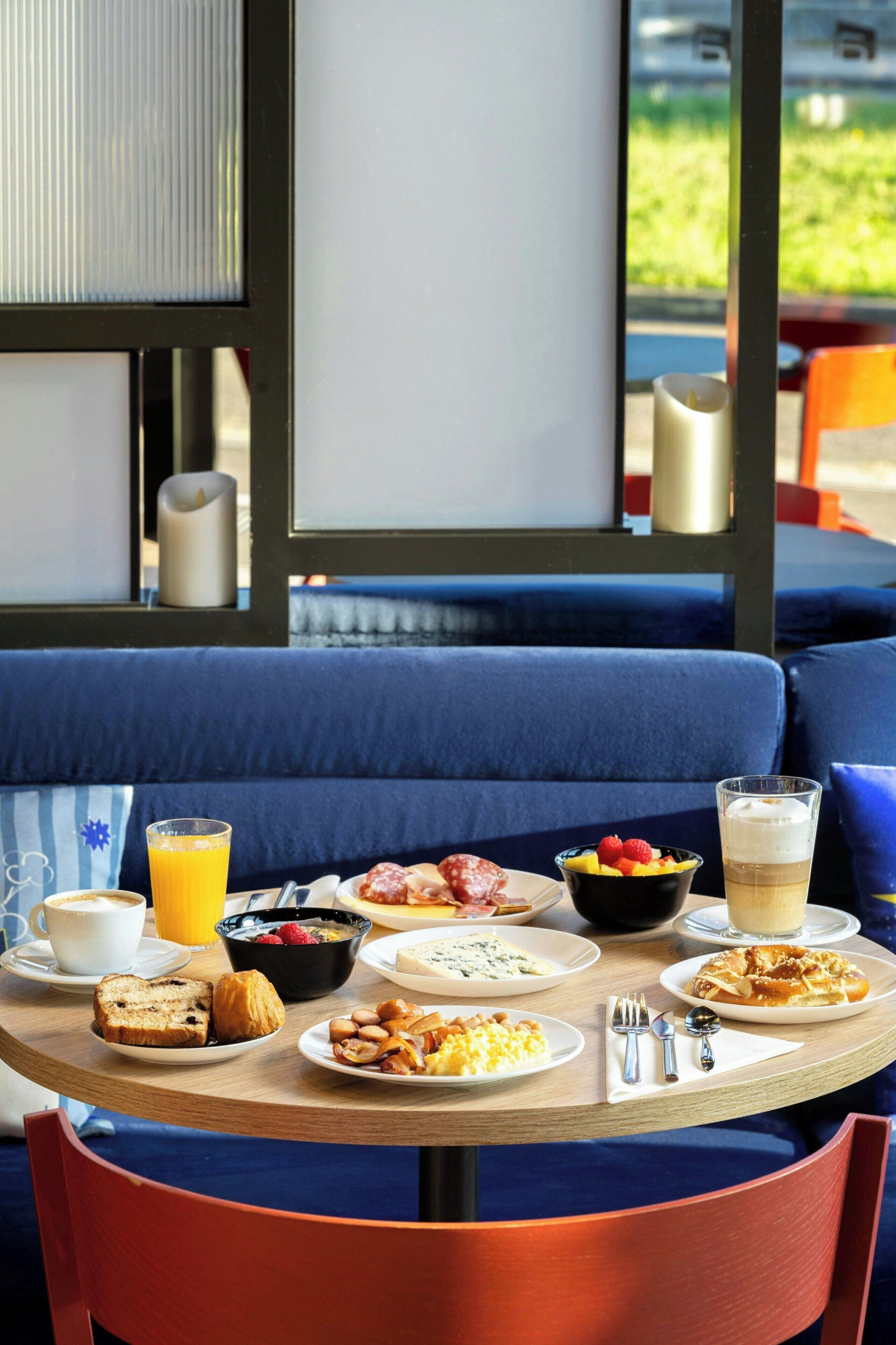 Daily buffet breakfast for a fee