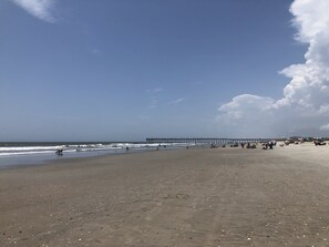 Beach - Beautiful condo, golf course view. Close to shops, restaurants and the beach. (Calabash)