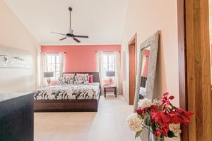 2 chambres, fer et planche à repasser, lit de bébé portatif