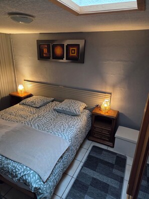 2 slaapkamers, reisbedje, gratis wifi, beddengoed