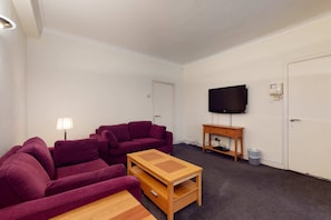 TV, offices - Luxury Serviced Apartment, Staffed Reception, King Size Bed, Large Living Room a (London)