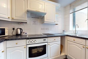 冰箱、微波炉、烤箱、炉灶