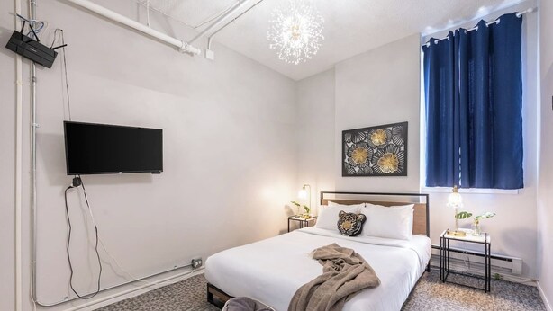 Unclassified image, 1 of 23, button - Downtown Penthouse #1 | Vintage 2bd (+Gym) (Chicago)