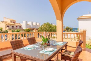 Outdoor dining - Maravilloso chalet Mes Blanc (Son Serra de Marina)
