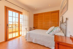3 bedrooms, free WiFi, bed sheets