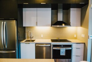 Refrigerador, microondas, horno, placa de cocina