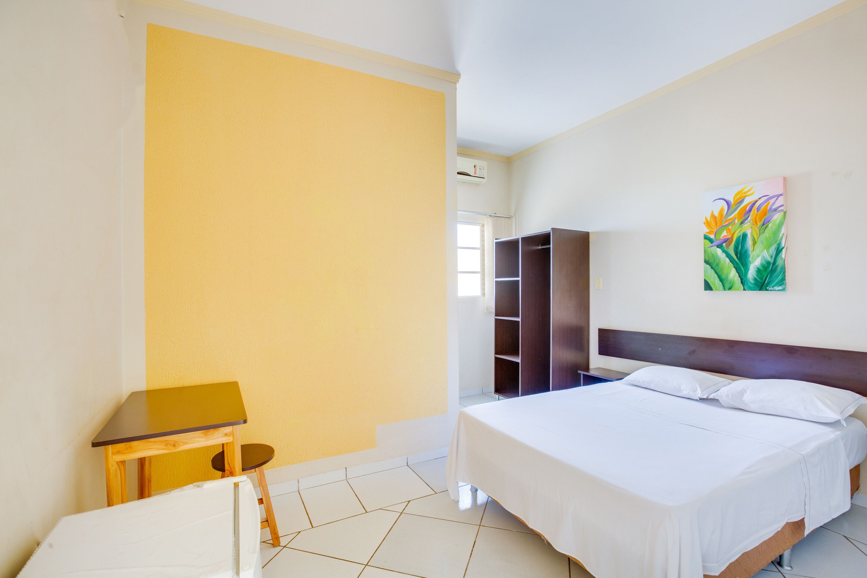 Quarto casal | Escrivaninha, Wi-Fi de cortesia, roupa de cama