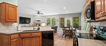 Screen Porch Haven-bike, hike, golf, close to hwy