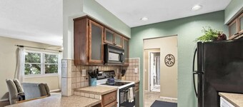 The Bird Nest Quiet, neighborhood. Dog friendly