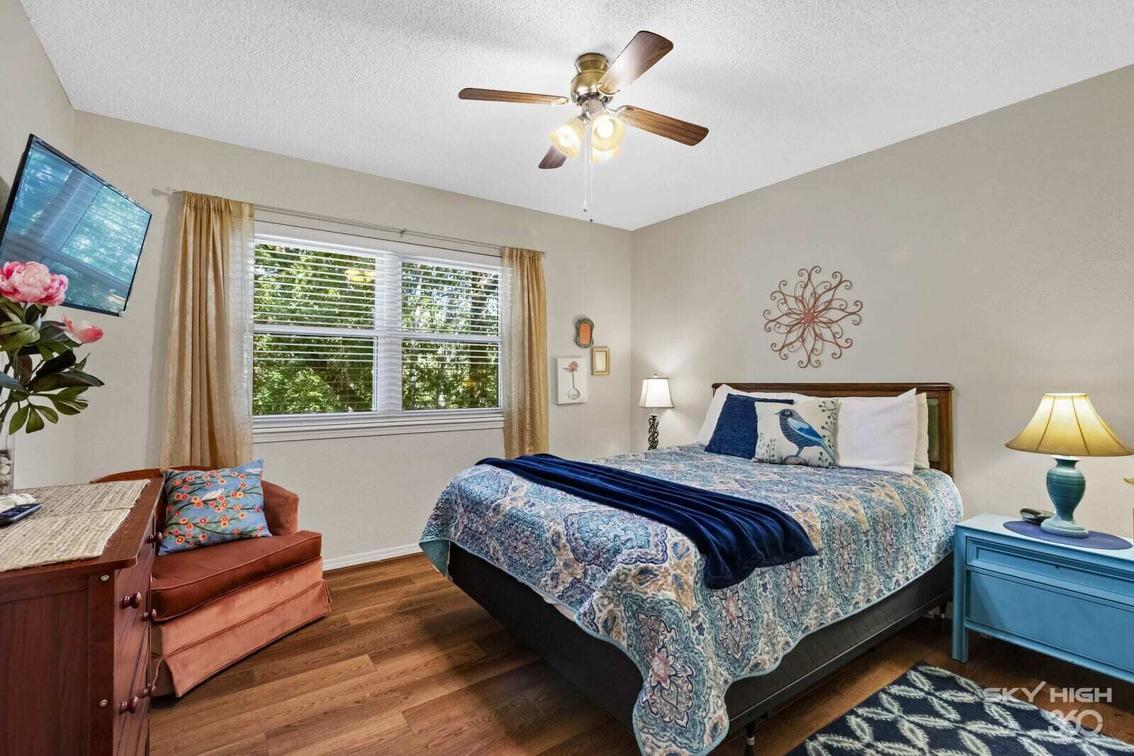 2 habitaciones, tabla de planchar con plancha, wifi y ropa de cama 