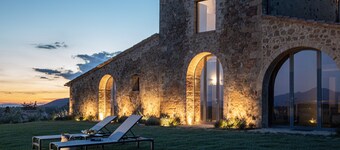 Authentic Tuscan Villa with infinity pool & stunning views of Val d'Orcia
