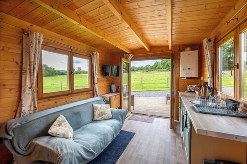 New Cosy Lodge - Self Contained In Rural Location