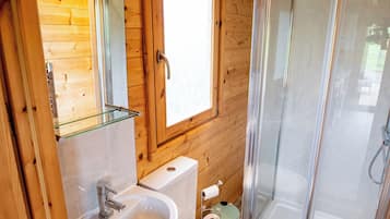SĂšche-cheveux, serviettes fournies, papier toilette
