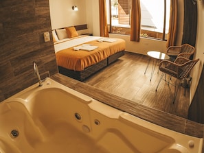 Honeymoon Room | Premium bedding, in-room safe, individually decorated - Toucan Platinum Suites Aparthotel (Mindo)