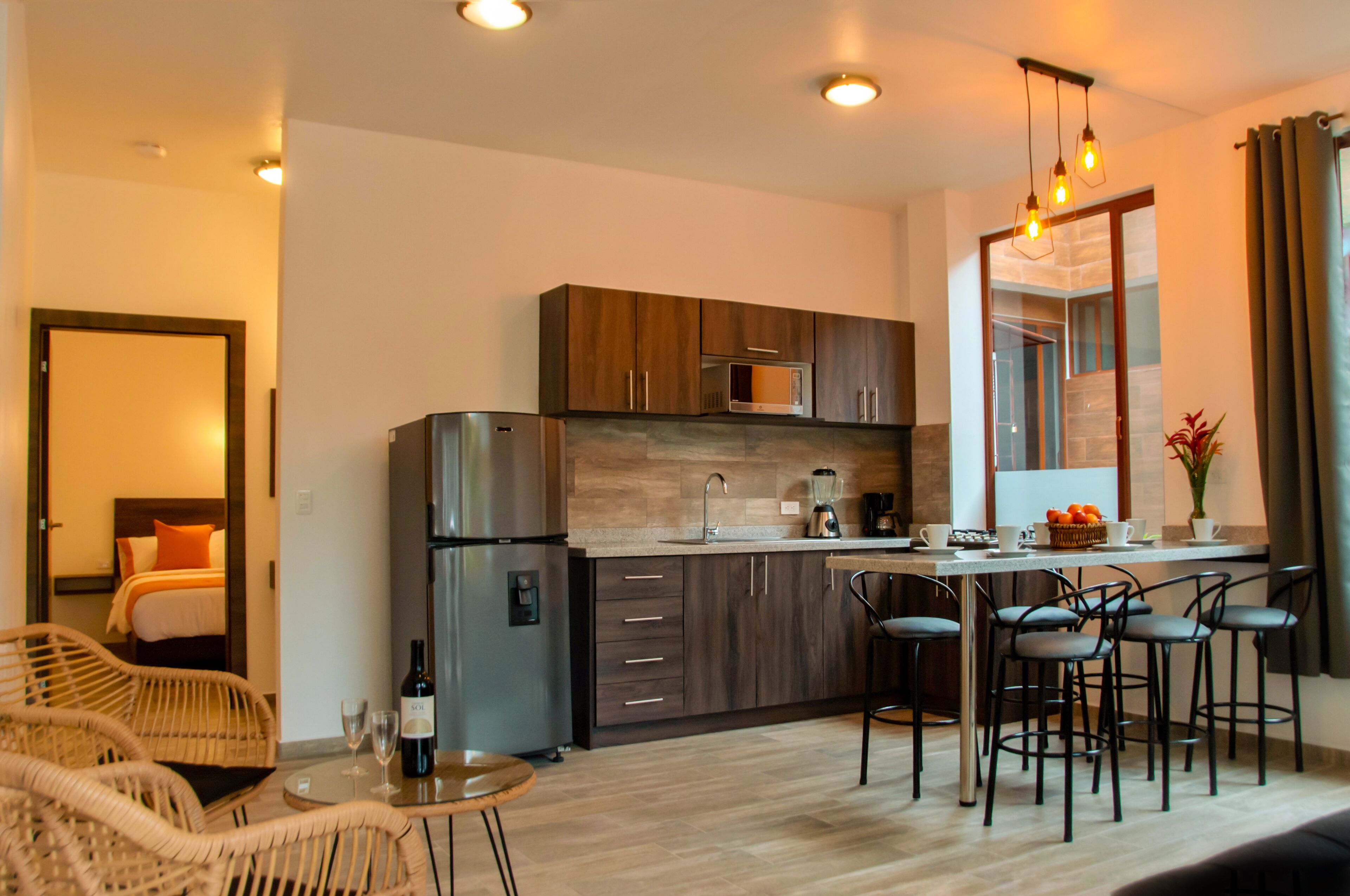 Suite familiar, balcón | Comedor