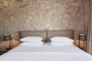 4 bedrooms, in-room safe, iron/ironing board, WiFi