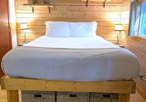 1 bedroom, free WiFi, bed sheets - Log Cabin in North Georgia Mountains (Dahlonega)